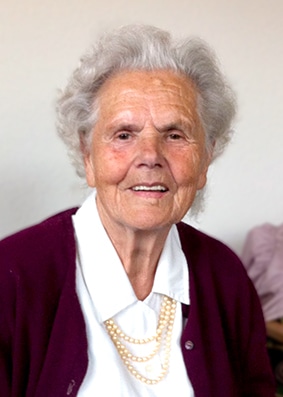 Theresia Auer (88)