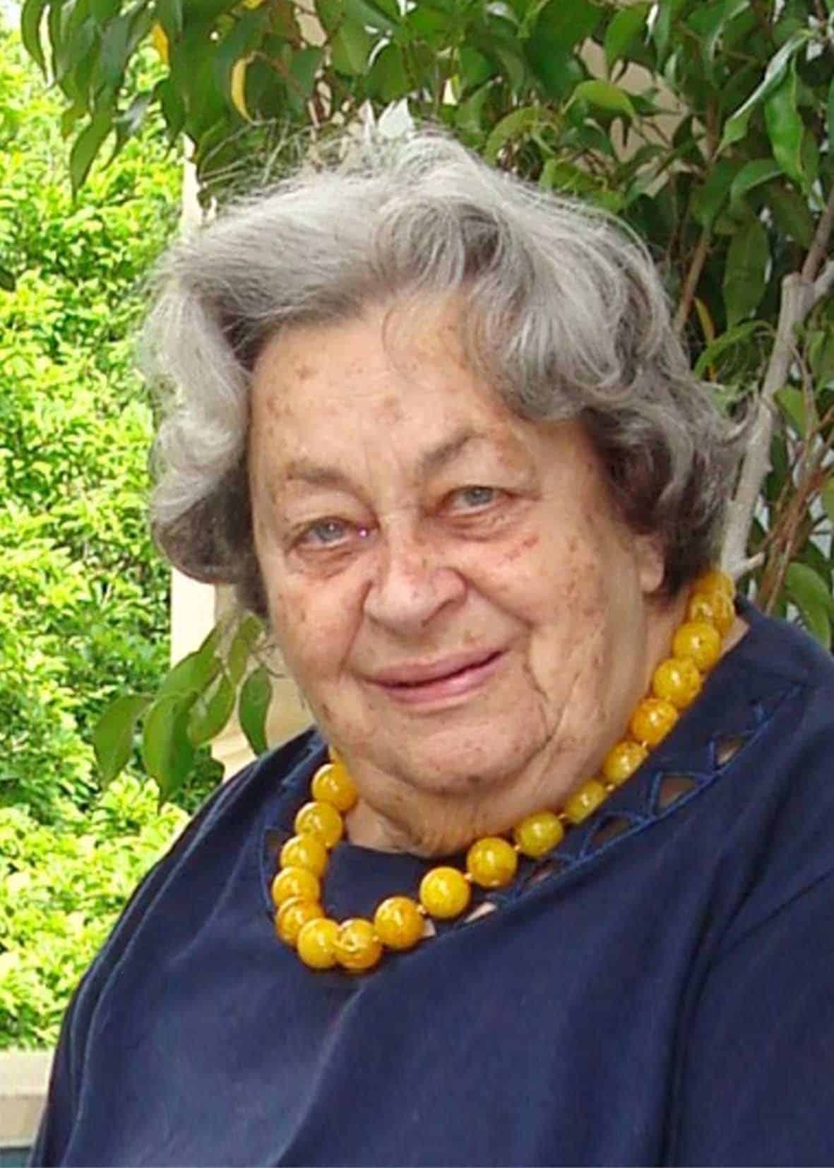 Gertrude Beil (97)