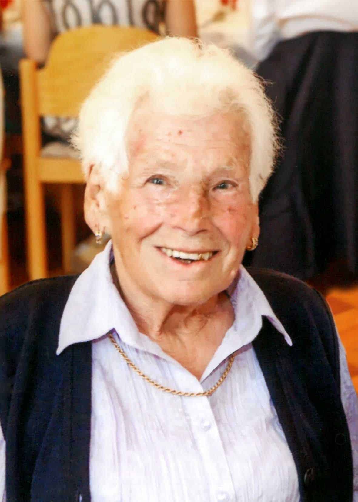 Maria Kader (92)