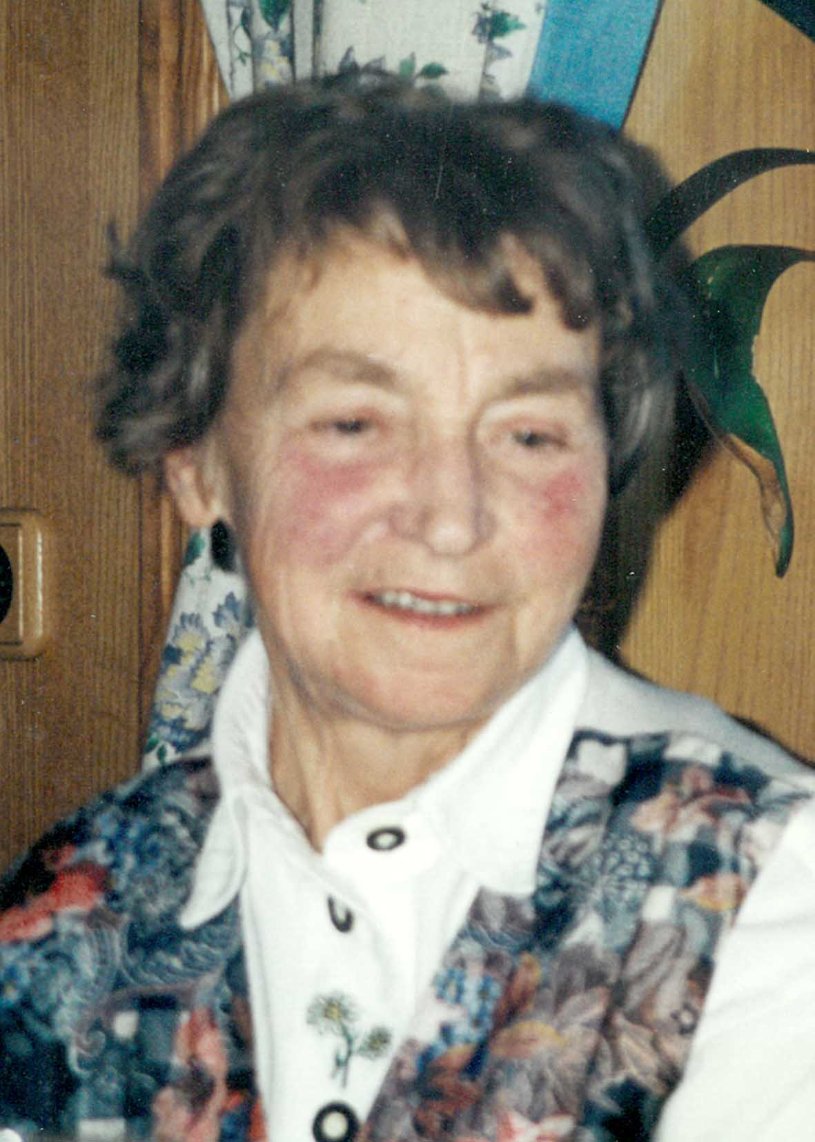 Angela Luef (82)