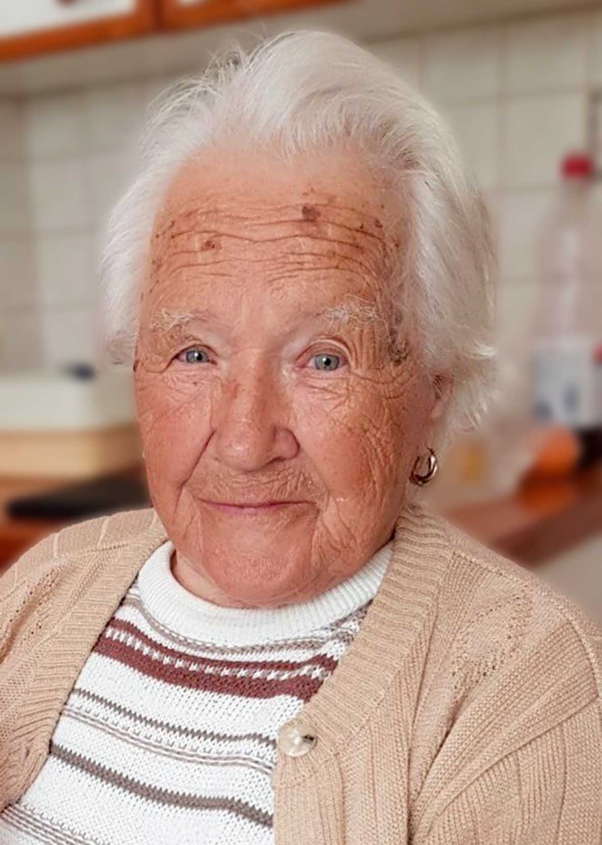 Maria Pöll (90)