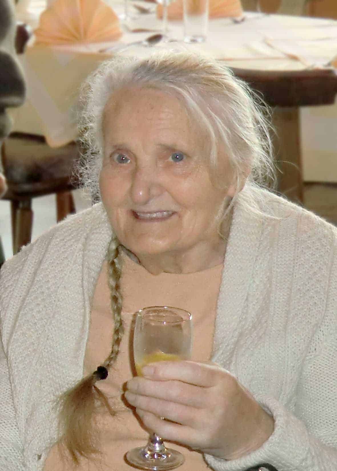 Maria Schwarz (86)
