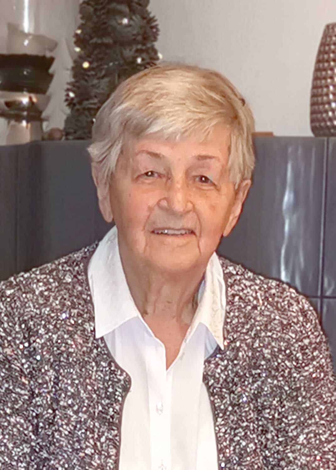 Elisabeth Schweiger (86)