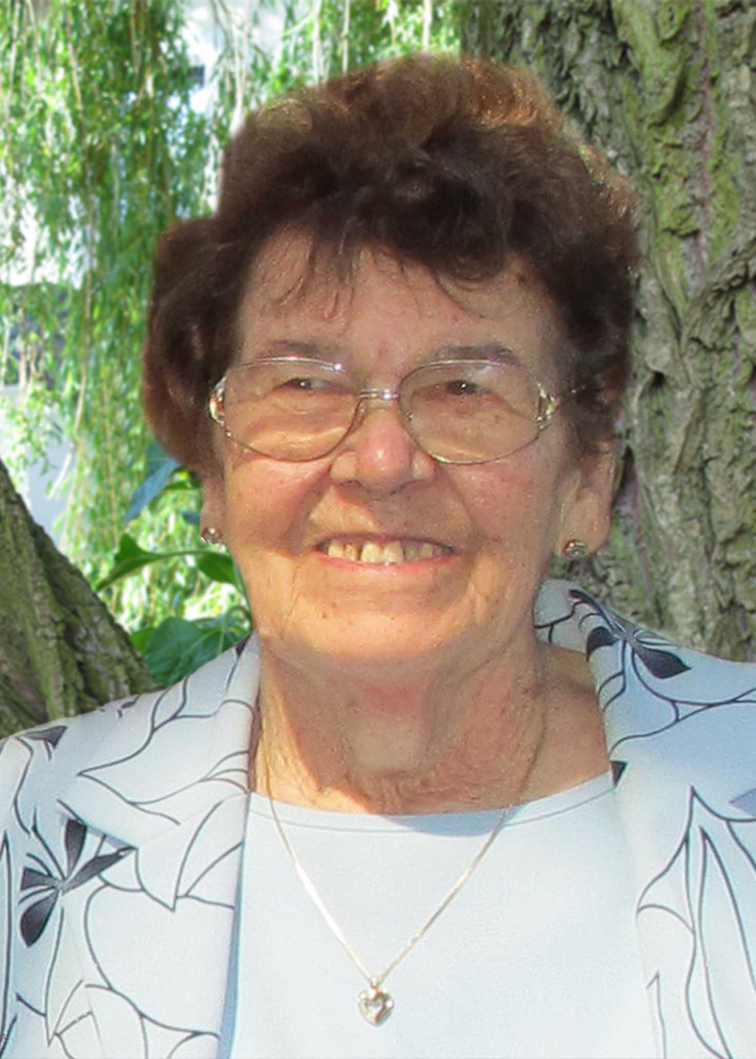 Karoline Tausz (84)