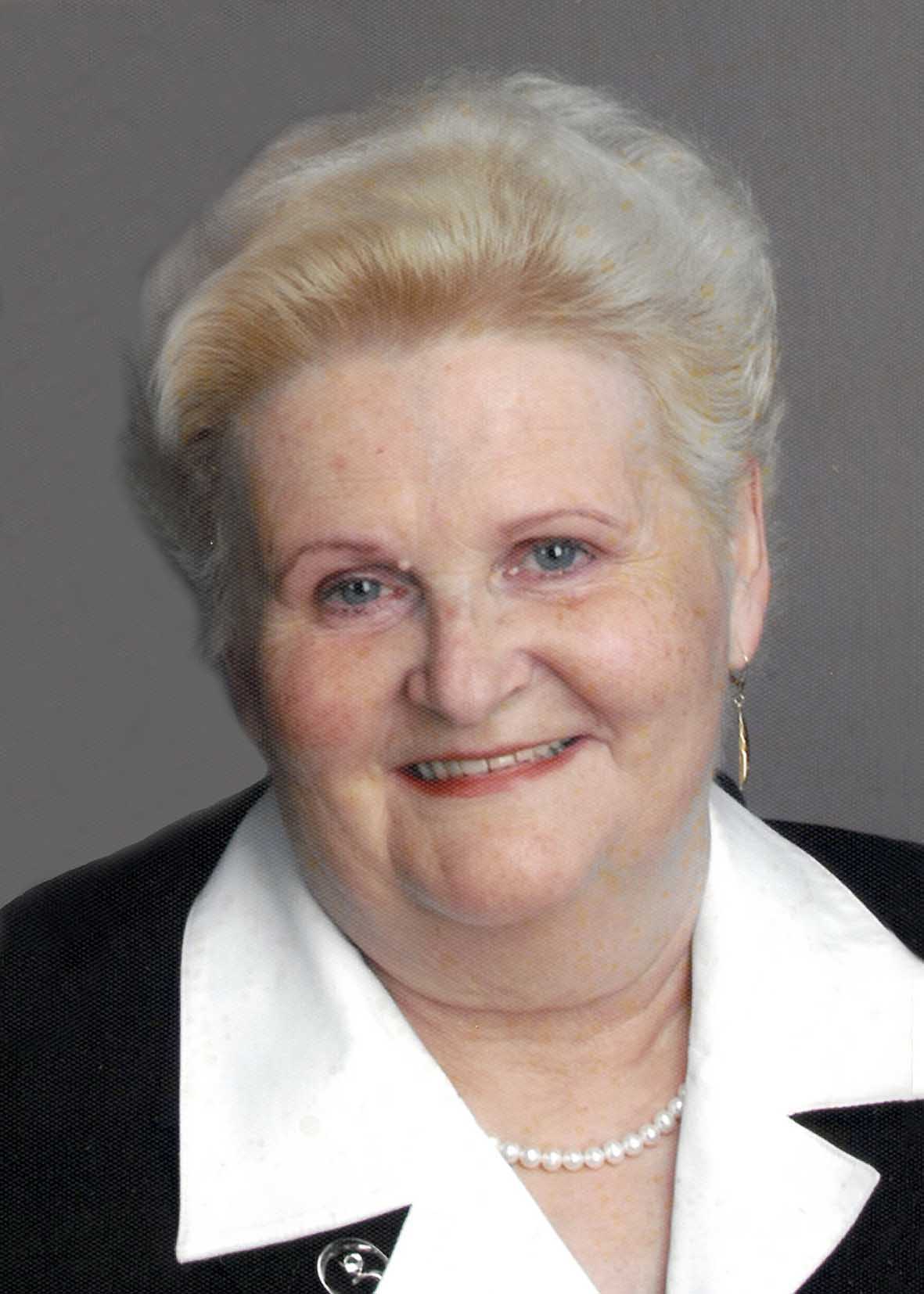 Eva Selhofer (81)