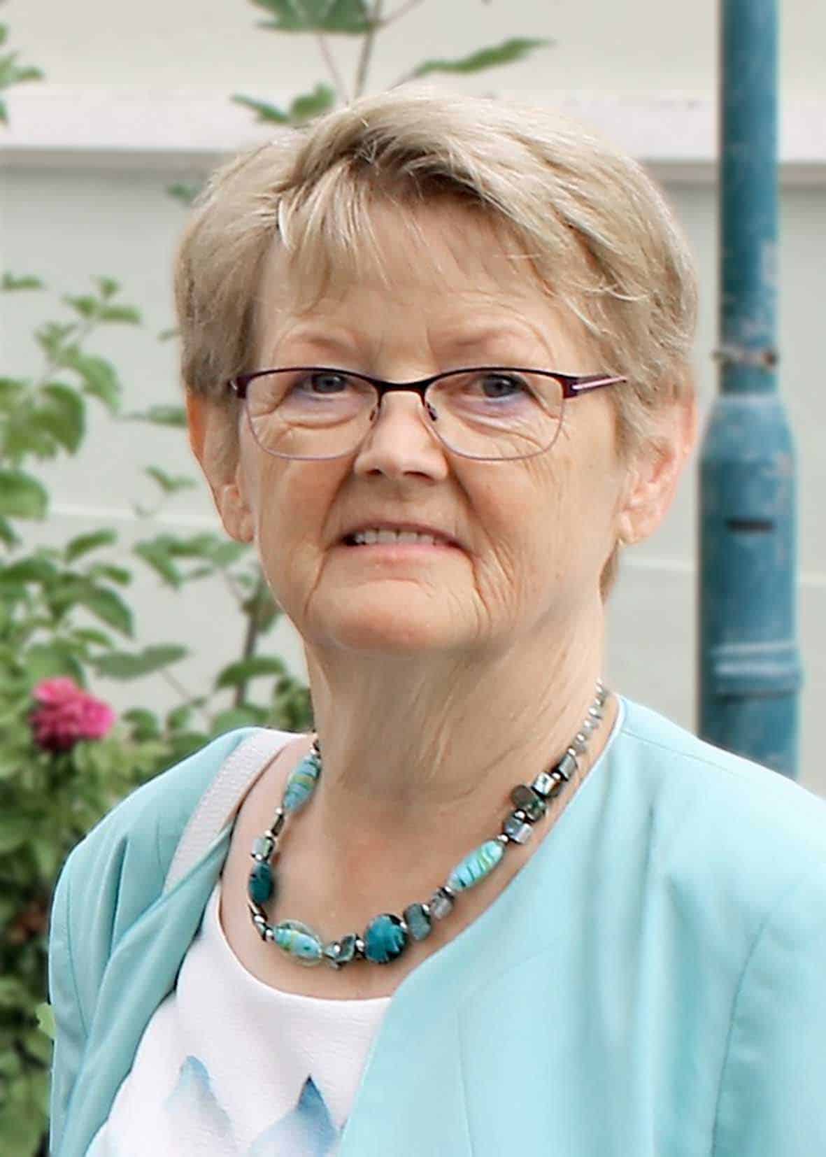 Helga Zwedler (66)