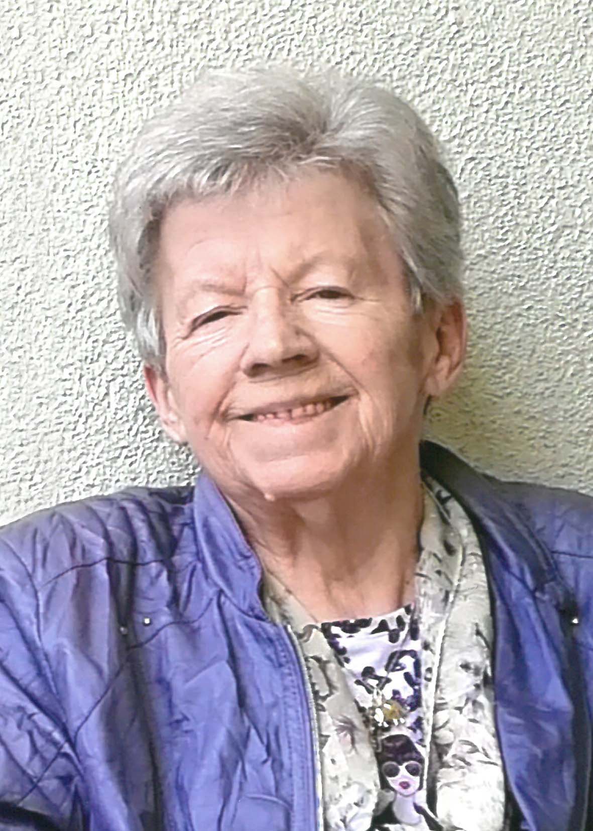 Anna Polss (77)